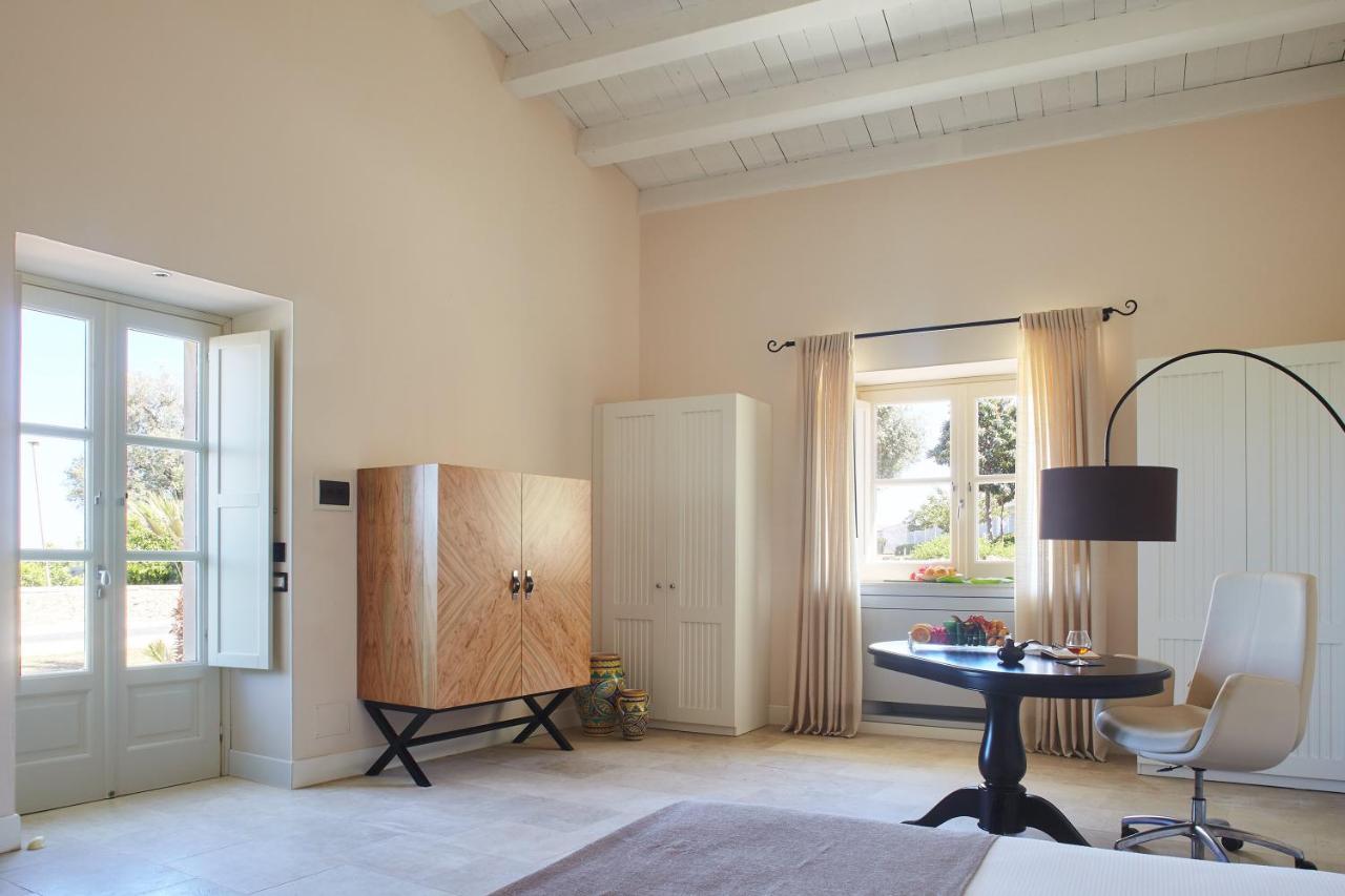 Borgo Di Luce I Monasteri Golf Resort & Spa Syracuse Exterior foto A room at the hotel