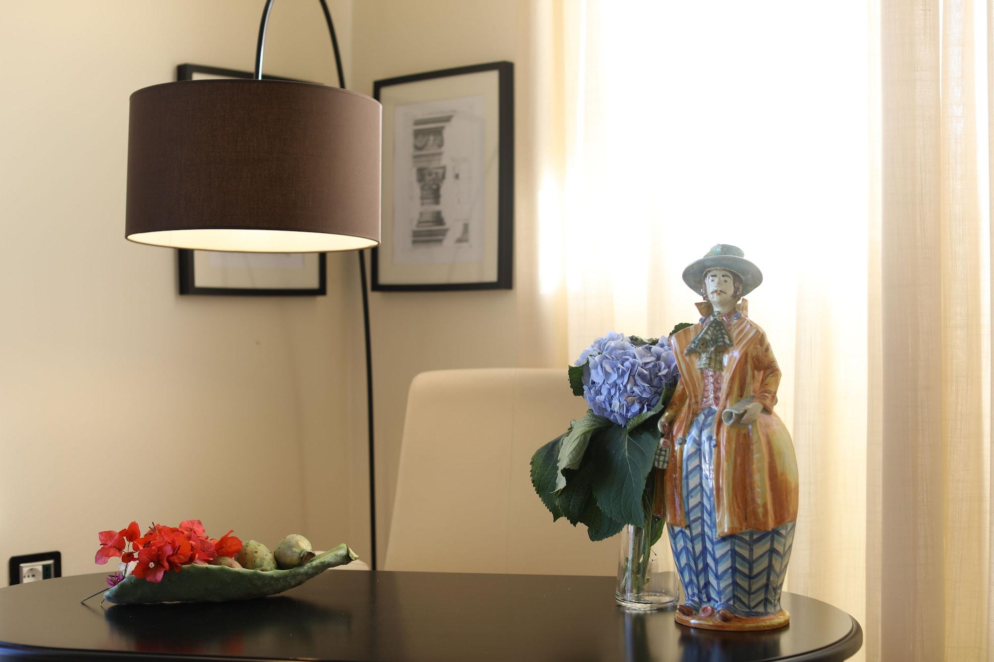Borgo Di Luce I Monasteri Golf Resort & Spa Syracuse Exterior foto A floor lamp