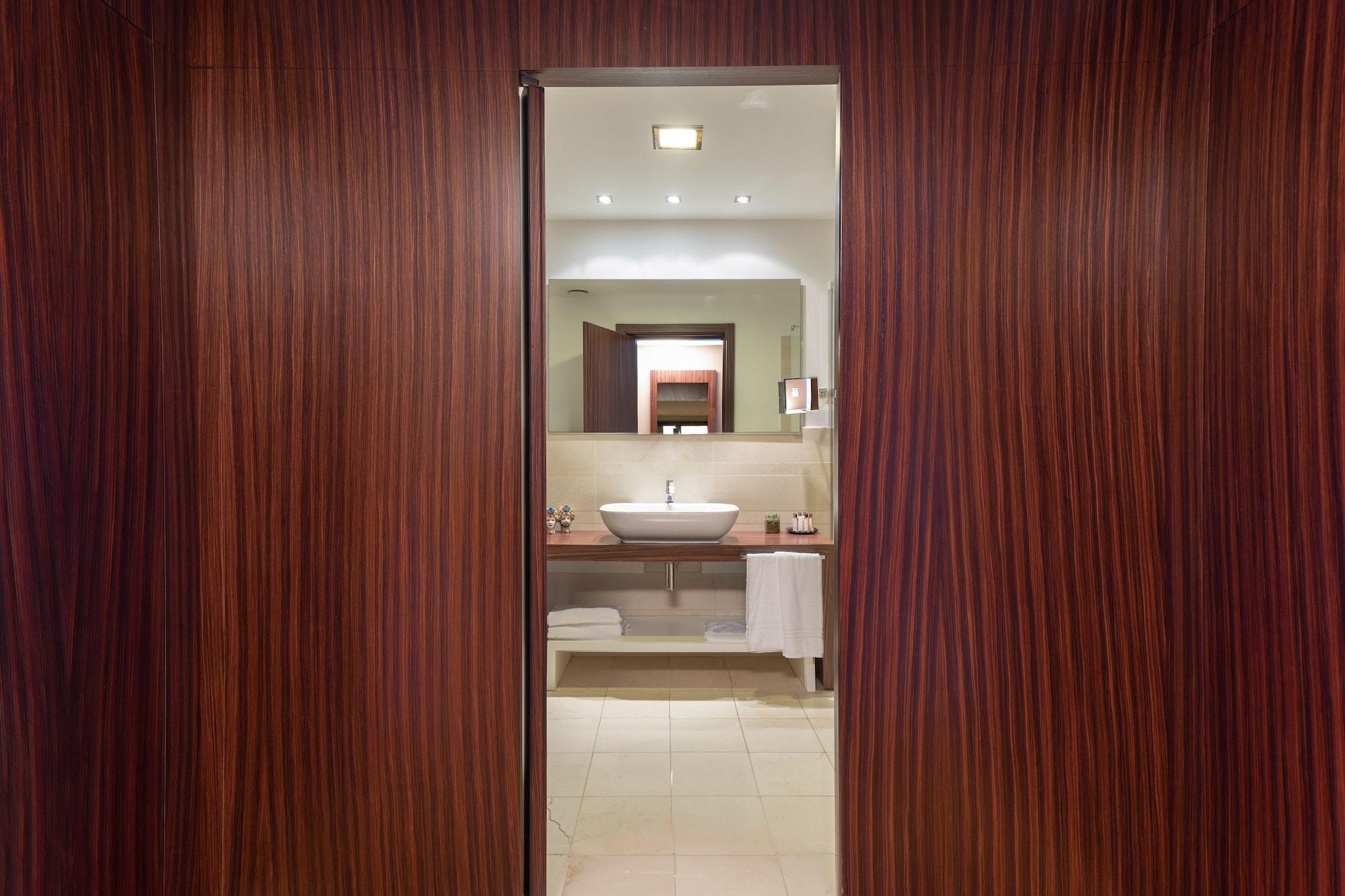 Borgo Di Luce I Monasteri Golf Resort & Spa Syracuse Exterior foto A pocket door