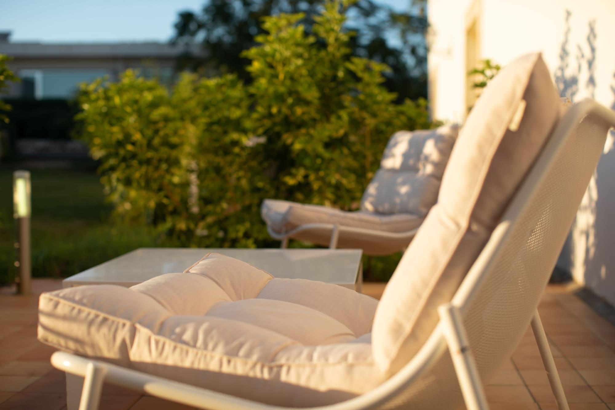 Borgo Di Luce I Monasteri Golf Resort & Spa Syracuse Exterior foto Outdoor furniture