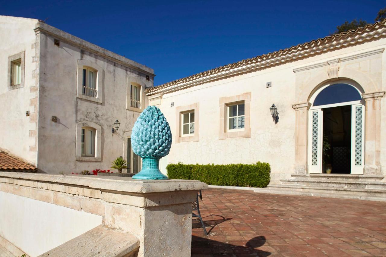 Borgo Di Luce I Monasteri Golf Resort & Spa Syracuse Exterior foto Villa Pernis