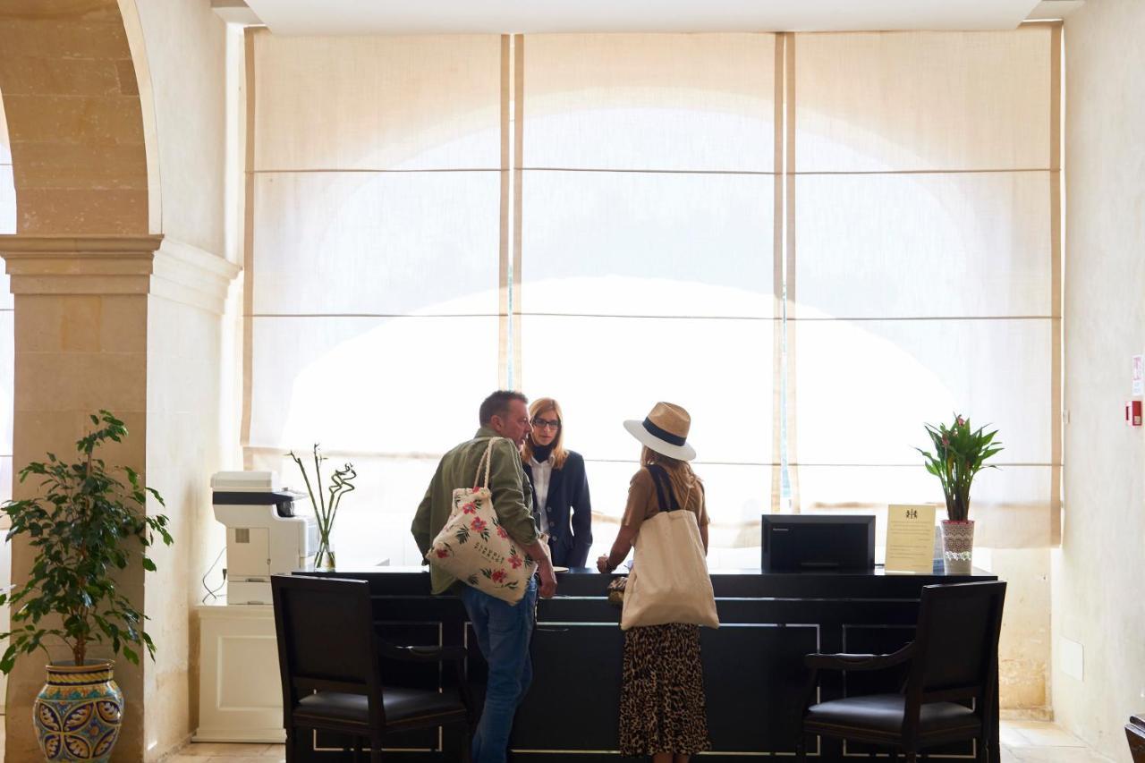 Borgo Di Luce I Monasteri Golf Resort & Spa Syracuse Exterior foto A hotel reception