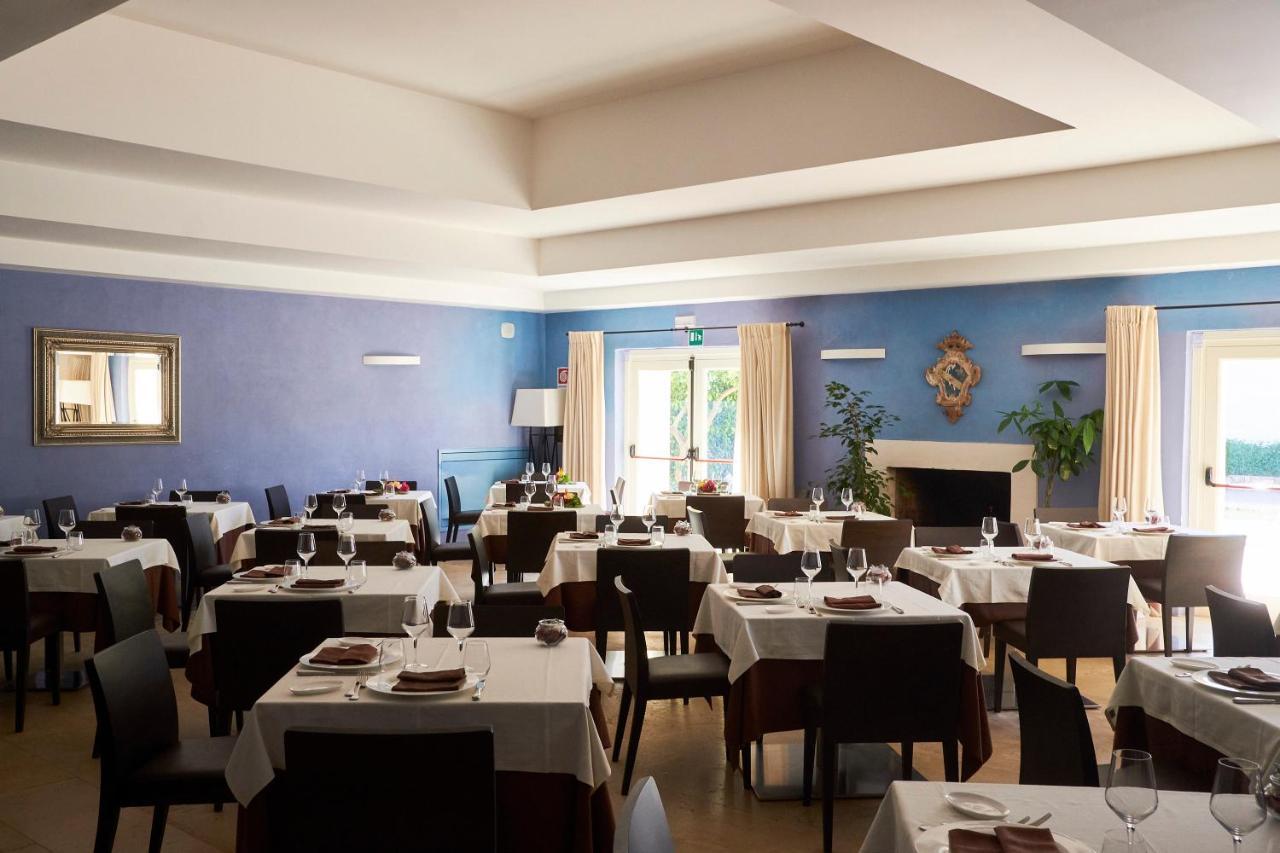Borgo Di Luce I Monasteri Golf Resort & Spa Syracuse Exterior foto Restaurant