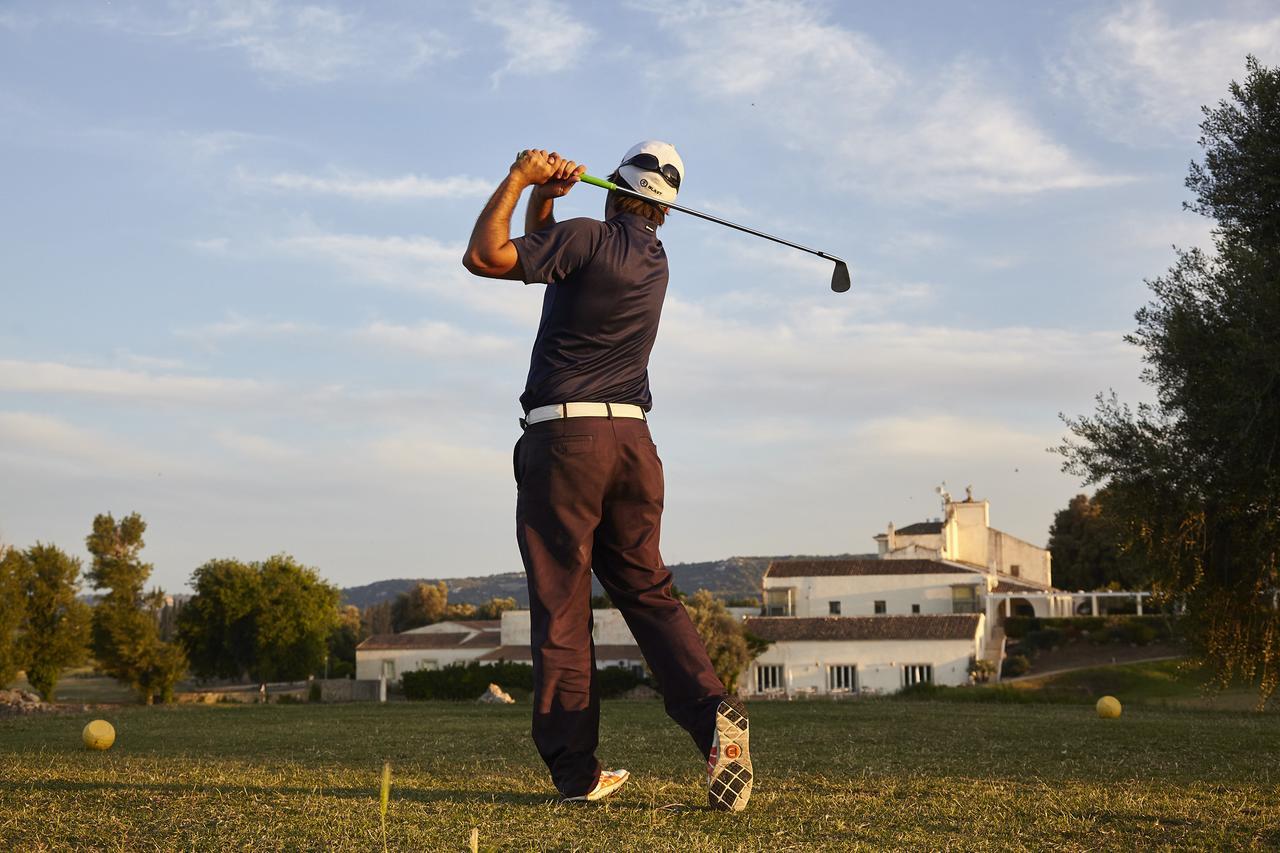 Borgo Di Luce I Monasteri Golf Resort & Spa Syracuse Exterior foto Golf player