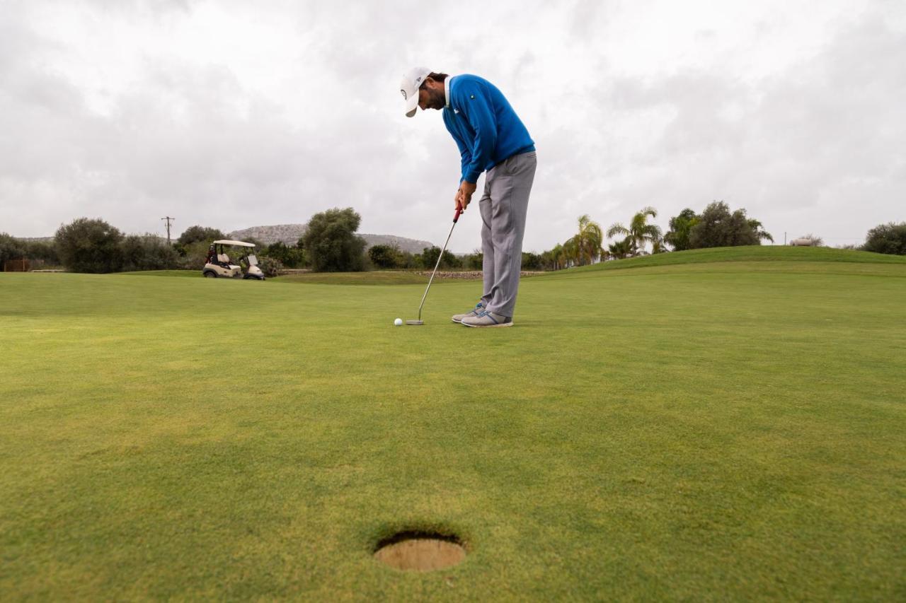 Borgo Di Luce I Monasteri Golf Resort & Spa Syracuse Exterior foto Golf putting