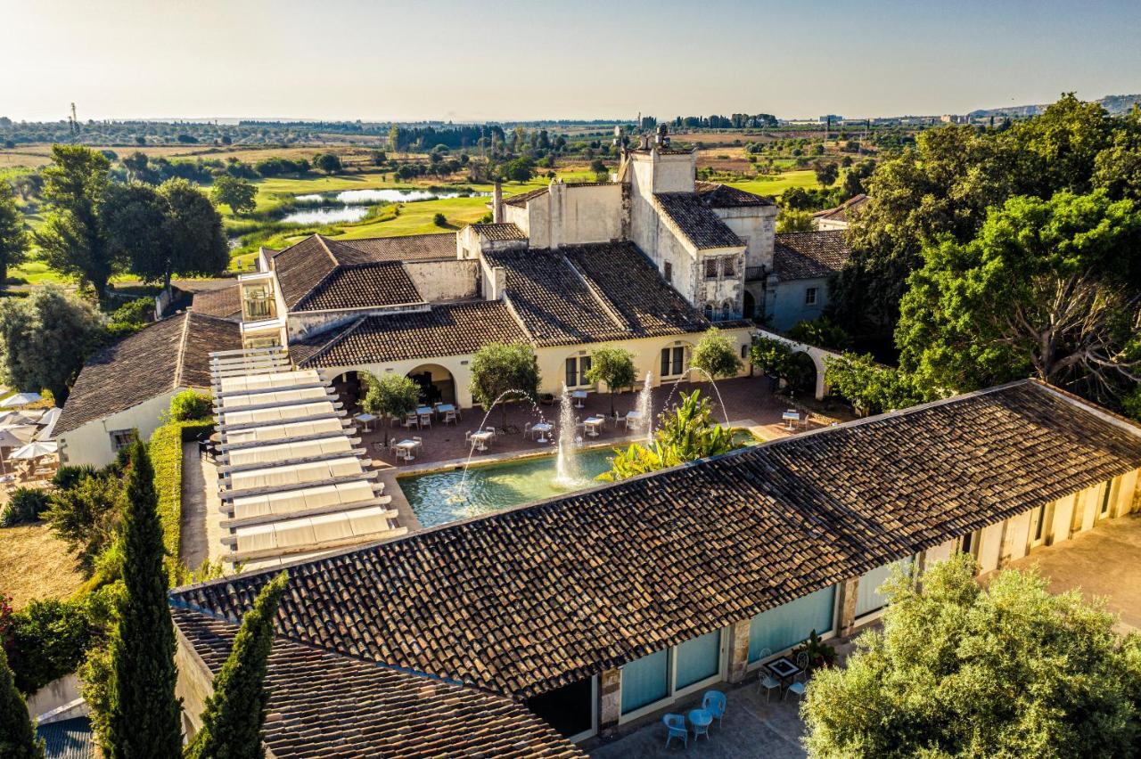 Borgo Di Luce I Monasteri Golf Resort & Spa Syracuse Exterior foto Aerial view of the hotel